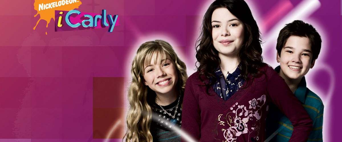 Watch iCarly - Season 4