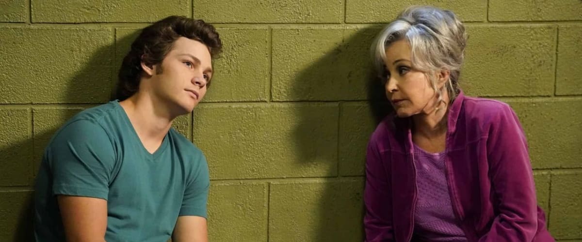 Watch Young Sheldon - Season 6