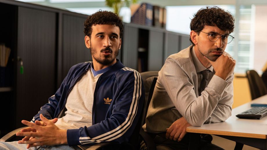 Watch Mr & Mrs Aslan