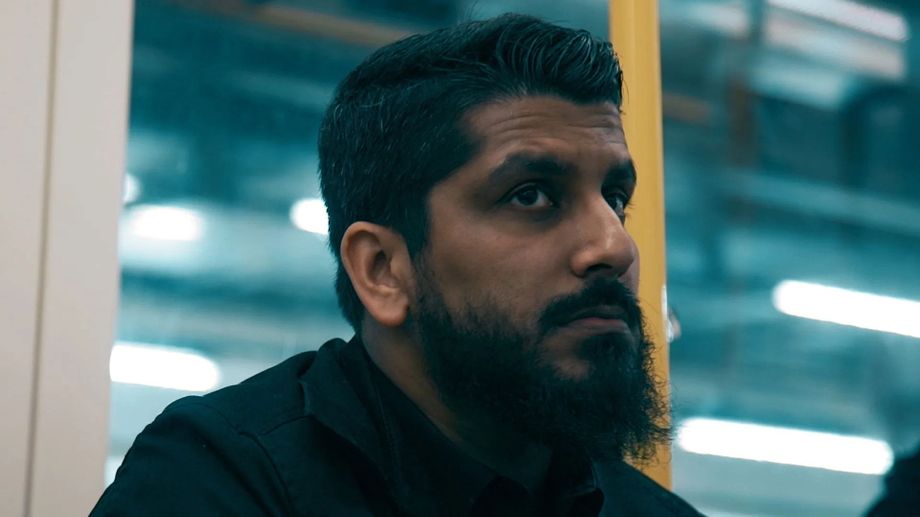 Watch Phantom Parrot