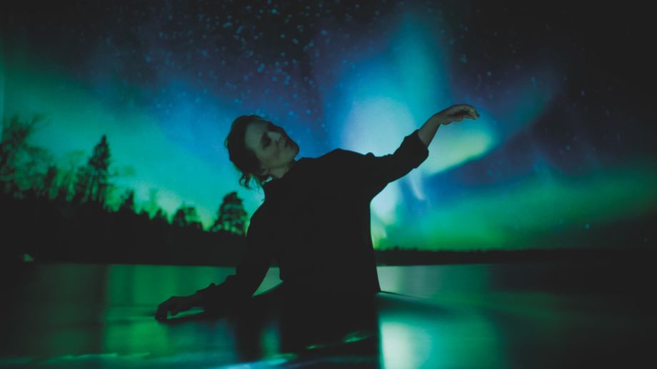 Watch The Extraordinary Miss Flower